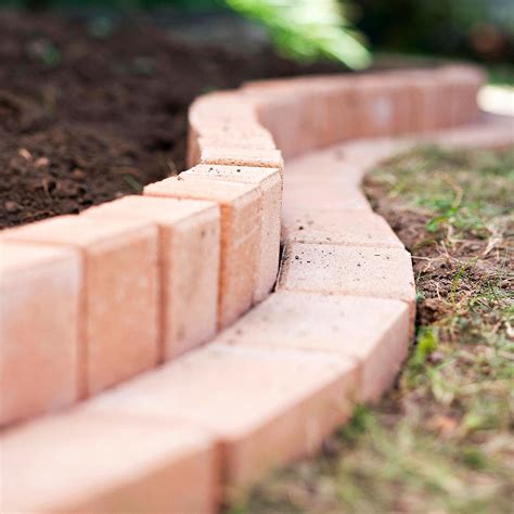 Curved Brick Flowerbed Border: Easy Landscaping