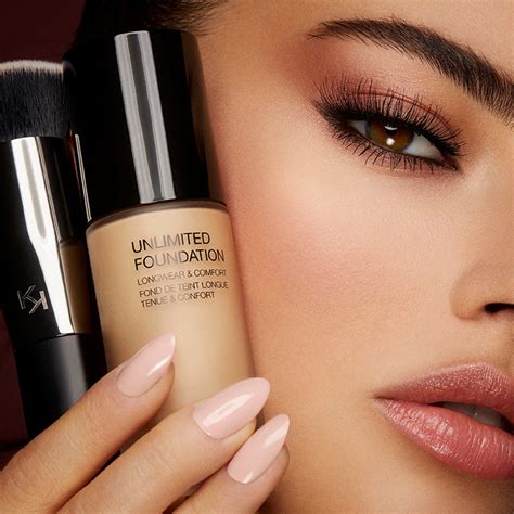 10 Tips on How to Apply Foundation with a Brush | KIKO MILANO