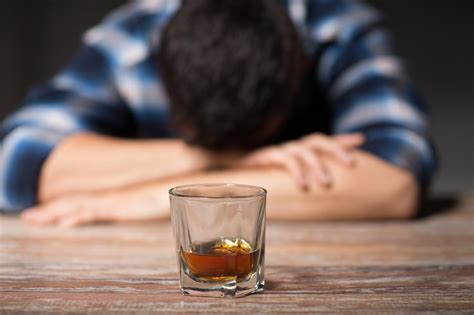 Symptoms of Alcohol Poisoning [Signs and Symptoms, Complications ...