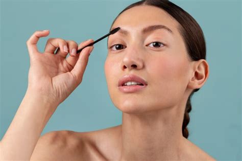 9 uses of transparent mascara that are trending - Time News