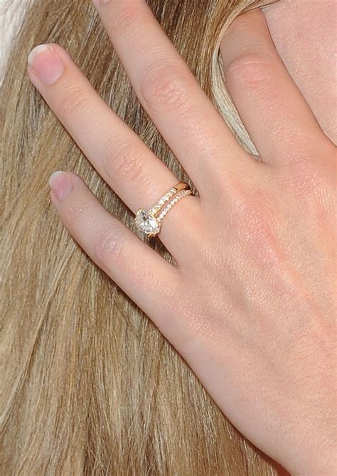 You Need to See This Close-Up of Margot Robbie's Engagement Ring | Celebrity engagement rings ...