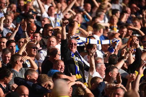 The fans were unreal, unbelievable... Lee Bowyer describes Leeds United ...