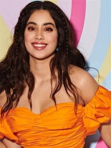 Janhvi Kapoor Hairstyles – Morning Lazziness