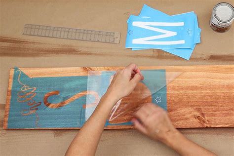 How to Make Wood Signs with your Cricut Machine | Wooden signs diy, Cricut explore air projects ...