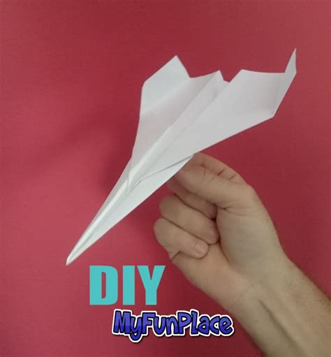 Long Distance Paper Airplane - DIY Easy Tutorial | Easy tutorial, Easy ...