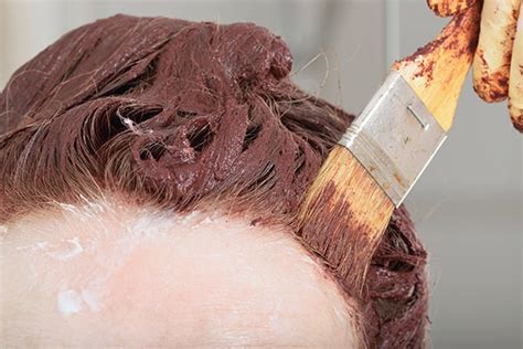 Henna Hair Dye: The Benefits, Risks and How-To Use | H&B