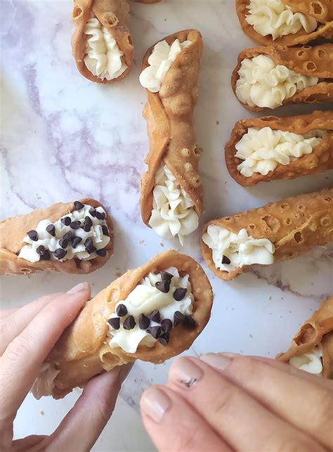 Best Cannoli Cream Recipe - Easy to Make! ⋆ NellieBellie