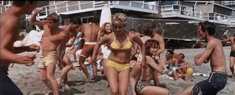 Gifs to Inspire Your Next Summer Dance Bash - Story by ModCloth | Beach ...