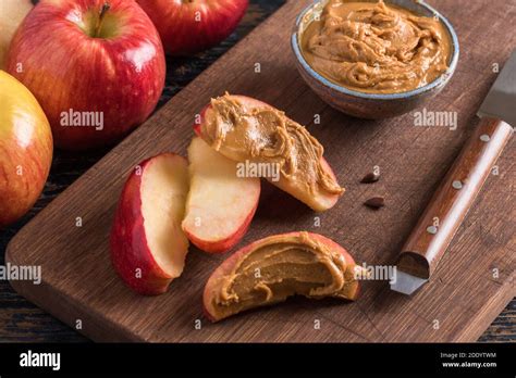 Apple Slices and Peanut Butter Stock Photo - Alamy