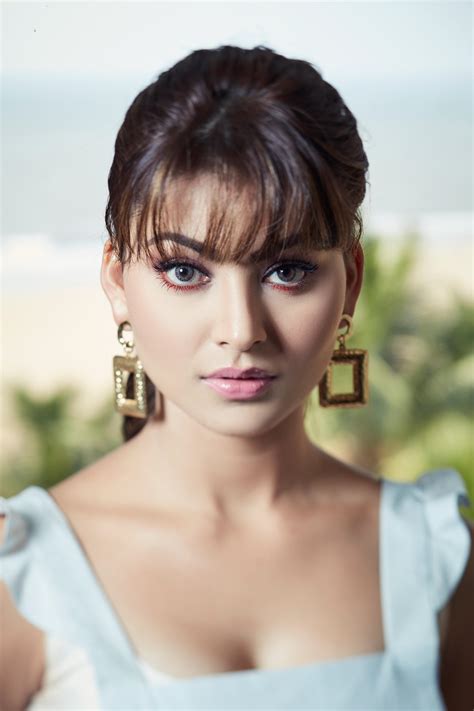 Urvashi Rautela [2800 x 4200] : r/BollywoodUHQonly