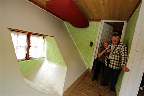 PLANET OF THE CHIMPS #2: Upside down house in Szymbark, Poland (PHOTOS)