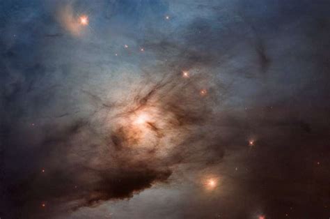 Hubble celebrates 33rd anniversary with a peek into nearby star-forming ...