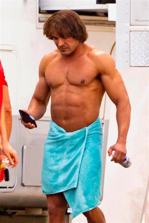 Zac Efron unrecognisable in beefy body transformation for new wrestler movie - Daily Star