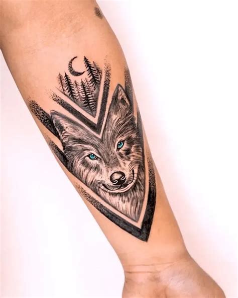 Aggregate 118+ geometric wolf tattoo blue eyes best - vova.edu.vn