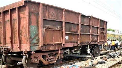 Goods train wagons run over 8 workers in Odisha, 6 killed | CanIndia News