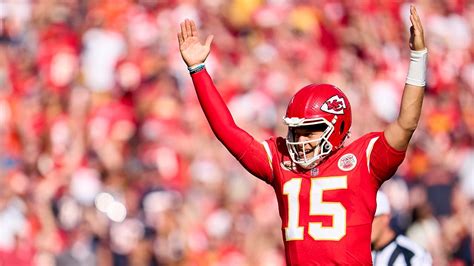 Chiefs' Patrick Mahomes says he knew he had to get ball to Travis Kelce ...