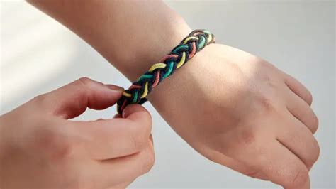 3 Cara Membuat Gelang dari Tali yang Keren dan Cocok untuk Dijual - Fashion Fimela.com