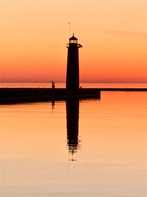 Smooth as glass: Lake Michigan reacts to changing spring weather ...