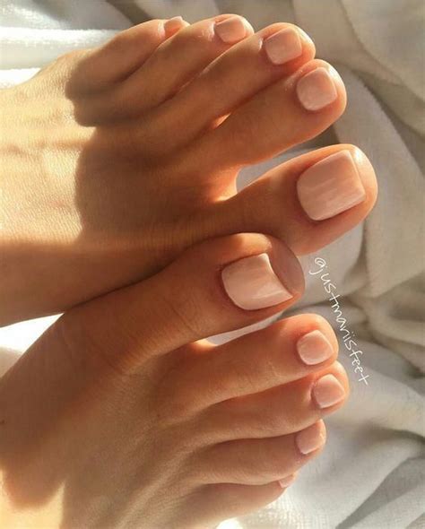 Follow on insta - holllyjohnstone #toenails | Gel toe nails, Toe nail ...