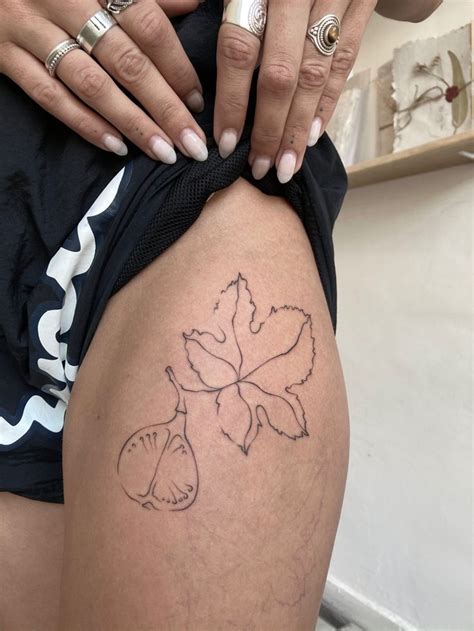 Fig leaf hip tattoo | Simplistic tattoos, Tattoos, Hip tattoo