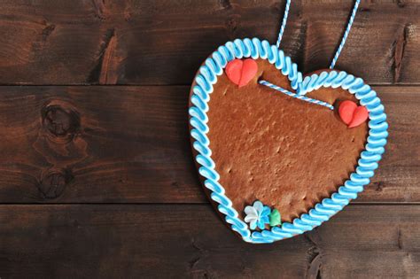 Bake German Gingerbread Hearts | Recipe | Gingerbread, German christmas ...