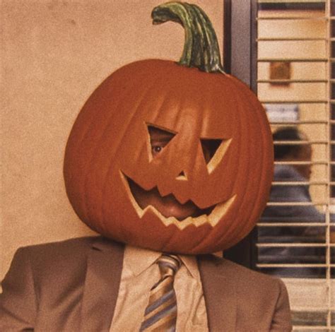 Dwight Schrute pumpkin head aesthetic | Dwight pumpkin head, Pumpkin ...