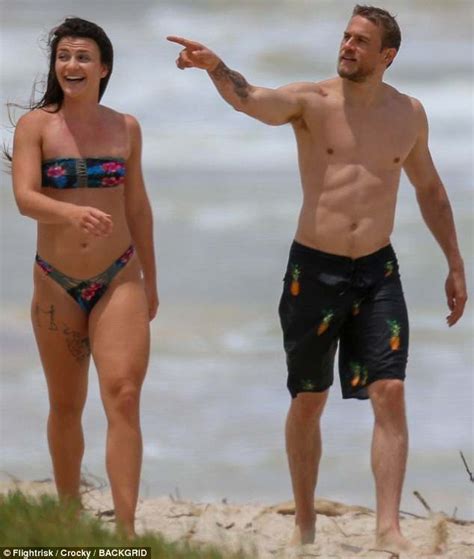 Charlie Hunnam enjoys beach day with mystery woman | Daily Mail Online