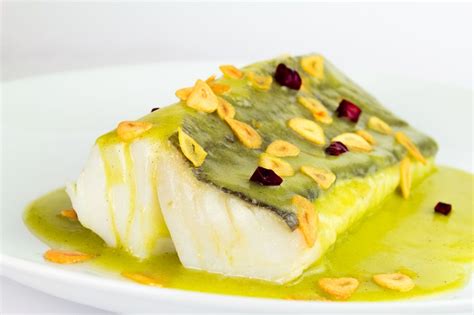 Sous-vide cooked cod ("Bacalao al pil-pil") | Sous Vide Cooking