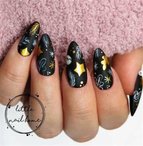 40+ Trendy Black Christmas Nails Design Ideas