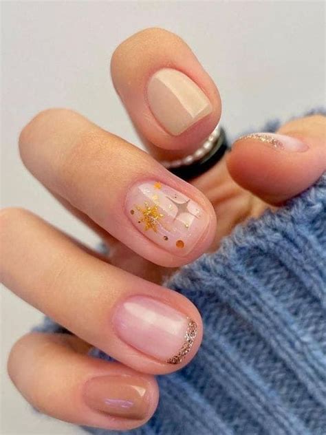 nude brown short nails with sparkles Nail Polish Colors Winter, Winter Nails Gel, Sparkle Nail ...