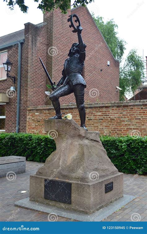 King Richard III Statue Outside Leicester Cathedral Editorial Image ...