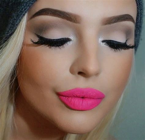 17+ A Pink Lipstick