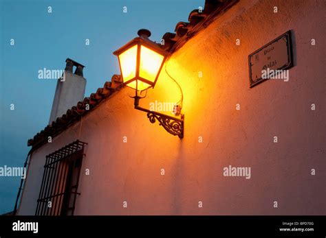 Casa iluminada hi-res stock photography and images - Alamy