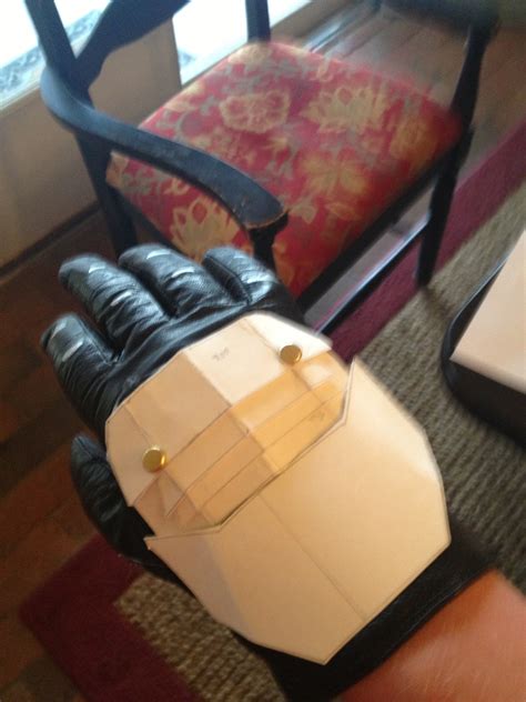 Knight Gauntlets : 6 Steps - Instructables