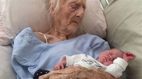 101-year-old great-grandmother from heartwarming viral photo passes away - ABC7 Los Angeles