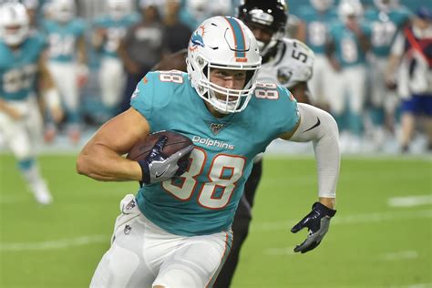 Mike Gesicki made a statement in 2019 and needs to repeat it