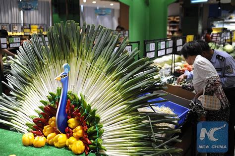 #peacock made with fruit and vegetable ? see what a supermarket in e ...