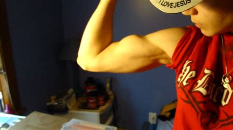 Flexing My Biceps | Doovi