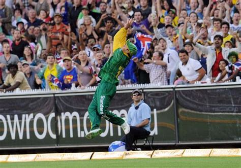 Sports Club: Ab De Villiers Catches Pictures