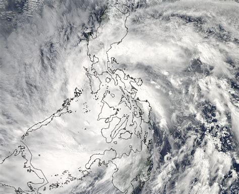 Super Typhoon Haiyan Slams Into Philippines Killing Four as Power Fails