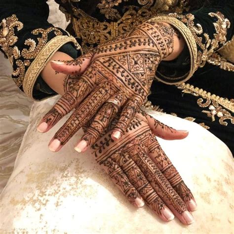 𝑇𝐻𝐸 𝑄𝑈𝐸𝐸𝑁 𝐻𝐸𝑁𝑁E ® ℬ𝓎 𝒜𝓌𝓇𝒶𝓂 on Instagram: “Henné traditionnel mariée ♡ # ...