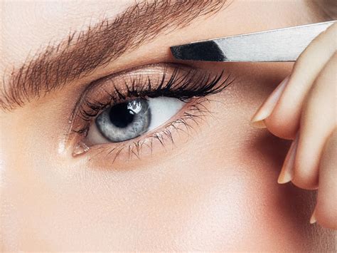 How to Perfectly Shape Your Eyebrows with Tweezers | Secret Service Beauty