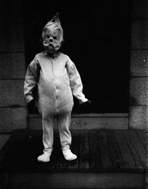 These Old Timey Costumes Will Creep You Out in 2020 | Creepy vintage, Creepy photos, Creepy pictures