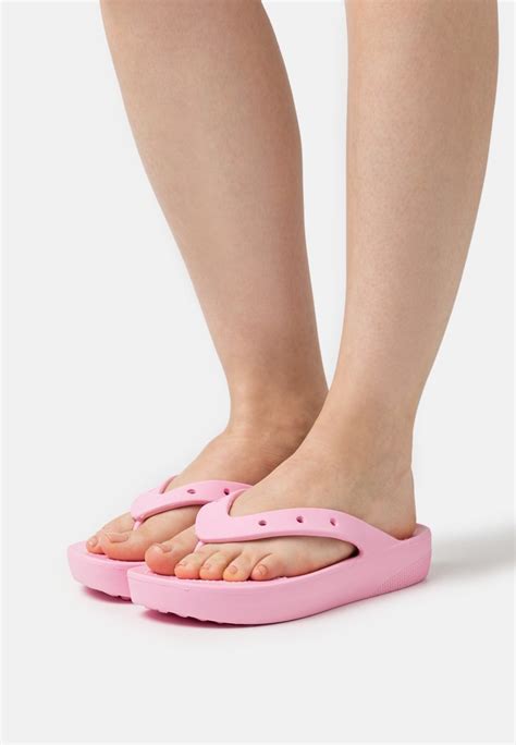 Crocs CLASSIC PLATFORM FLIP - Pool shoes - flamingo/light pink ...