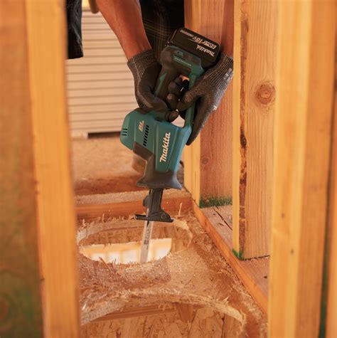 New cordless reciprocating saw from Makita - Woodshop News