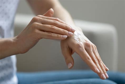 8 Home Remedies for Skin Chafing: Aloe Vera, Oatmeal Bath