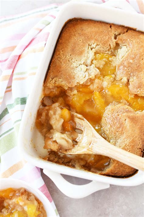 Easy Peach Cobbler Recipe (Using Peach Pie Filling) - Sizzling Eats