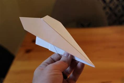 Most Aerodynamic Paper Airplane - Origami