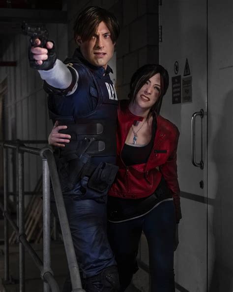 Claire and Leon saving the world - Cosplay : r/residentevil