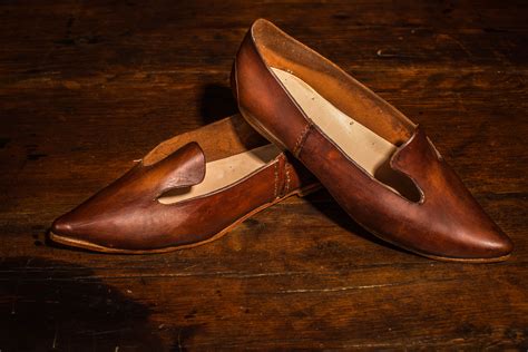 Hand dyed Vegetable tanned leather loafer. Linen thread | Vegetable ...